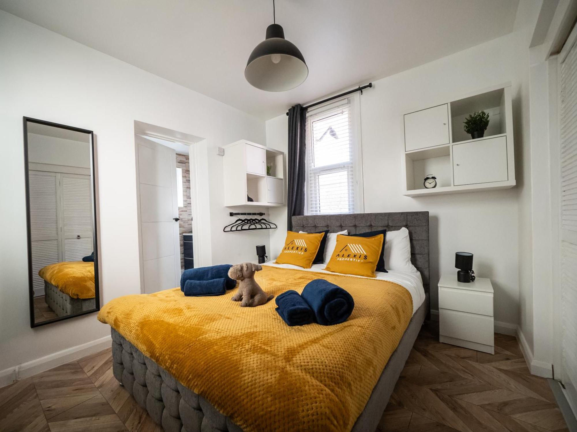 Seaside Retreat: Luxury 1-Bed, Free Parking Apartamento Portsmouth Exterior foto