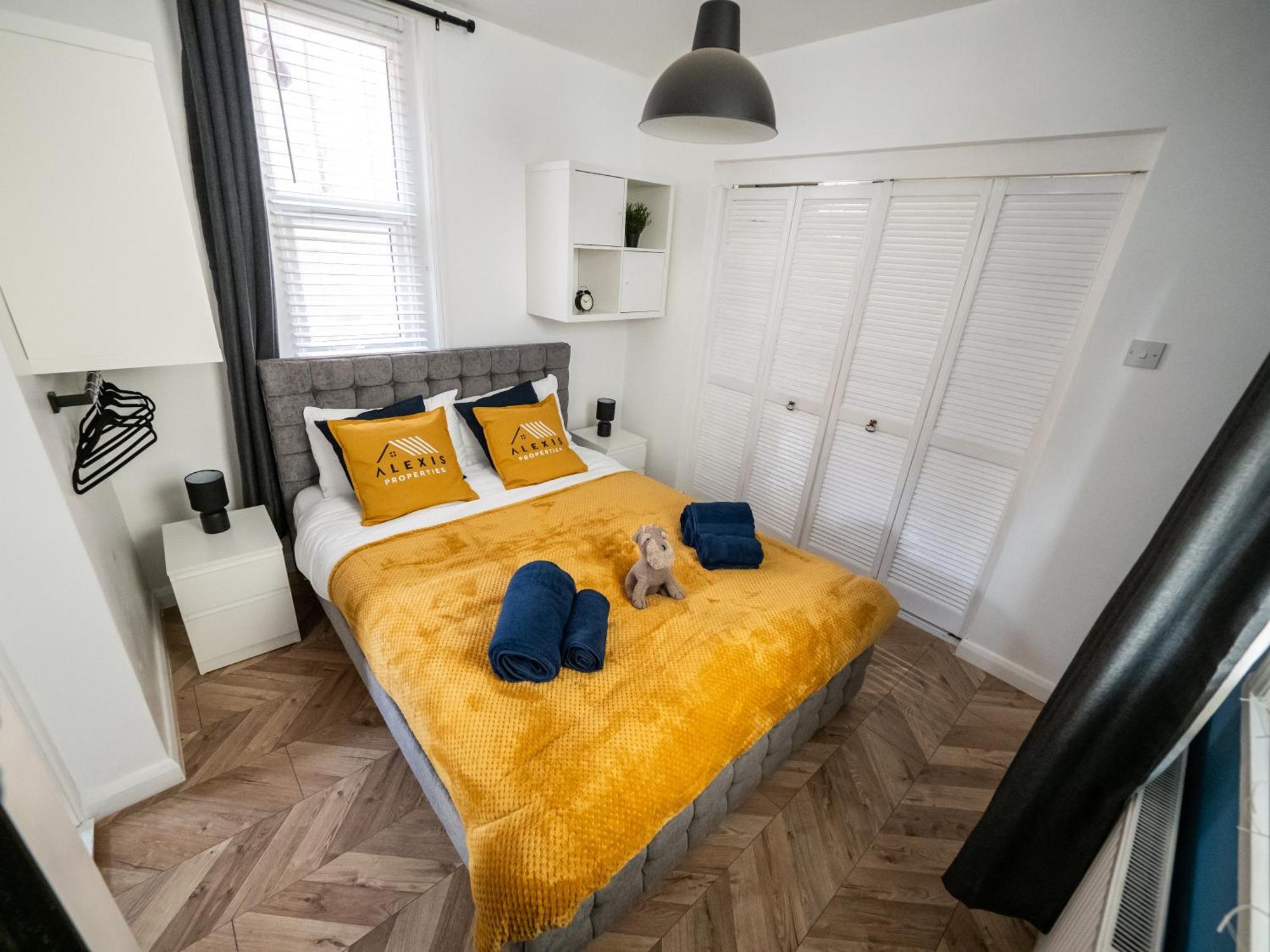 Seaside Retreat: Luxury 1-Bed, Free Parking Apartamento Portsmouth Exterior foto