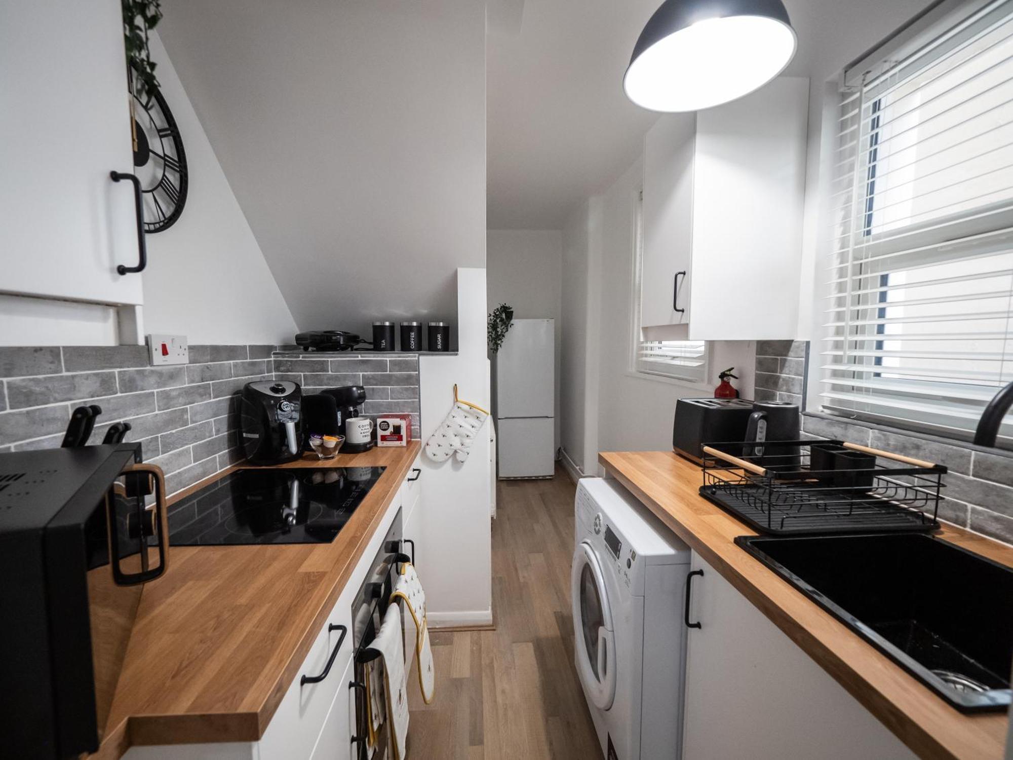 Seaside Retreat: Luxury 1-Bed, Free Parking Apartamento Portsmouth Exterior foto